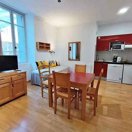 Appartement Frimousse, Studio, Wifi, Centre Luchon, Casier A Skis, Ascenseur, 4 Personnes *